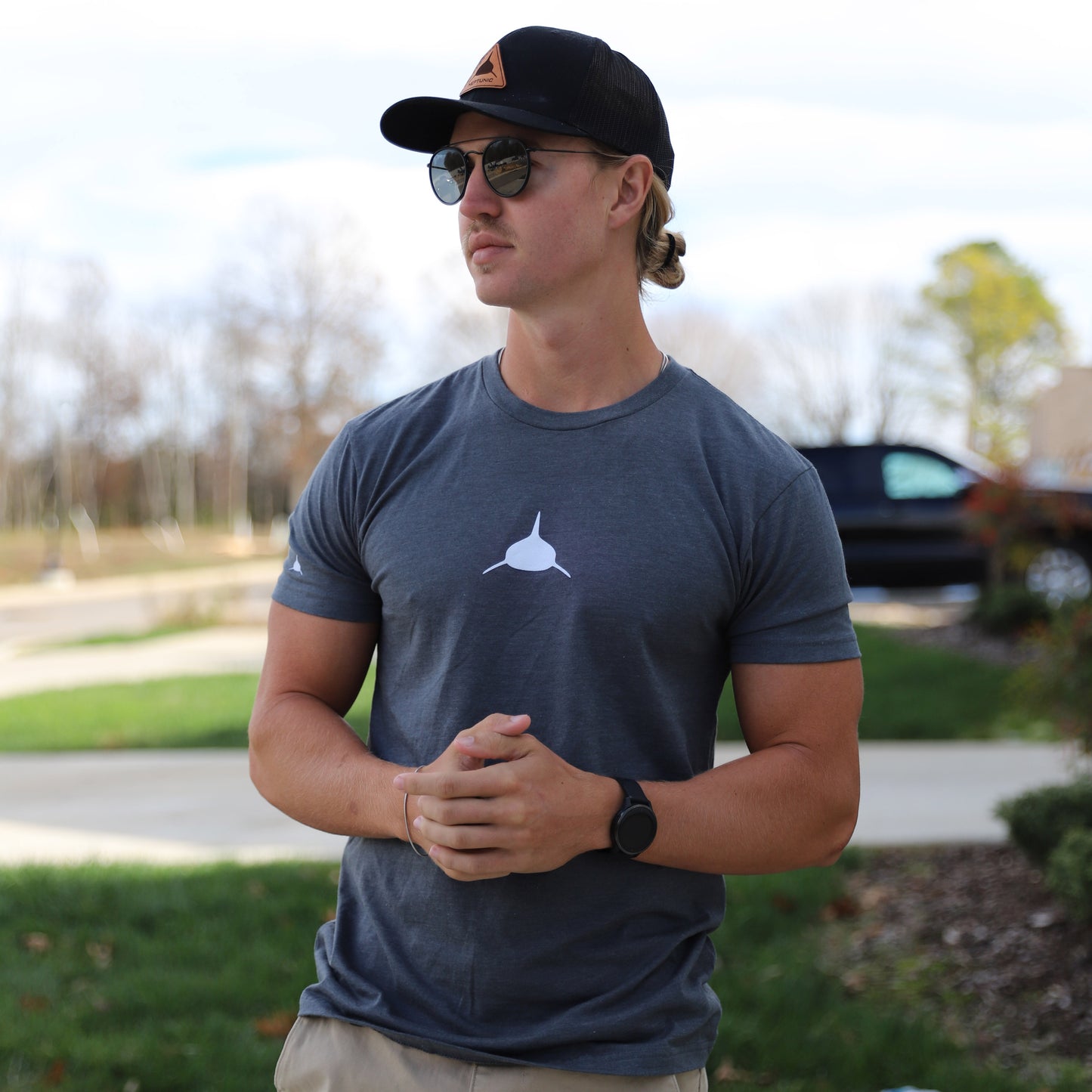 Neptunic Classic in Dark Grey & White